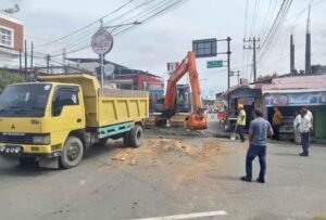 Pipa Induk Bocor Saat Perbaikan Drainase, Distribusi Air PDAM Terhenti Sementara