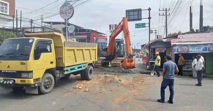 Pipa Induk Bocor Saat Perbaikan Drainase, Distribusi Air PDAM Terhenti Sementara