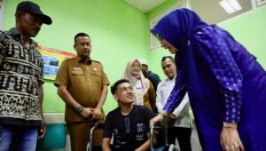 Ketua TP PKK Aceh Kak Na Semangati Rahmat Akbar, Remaja Lumpuh Layu Asal Pulo Aceh