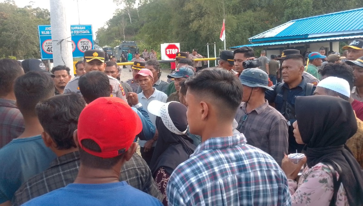 IMG-20251105-WA0040_copy_1200x680 Ratusan Warga Aceh Timur Geruduk Perusahaan PT Medco, Tuntut Keadilan Tali Asih