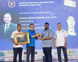 Politisi Muda Menginspirasi, Jamaluddin Idham Mendatkan Penghargaan Satu Dekade PWI Nagan Raya