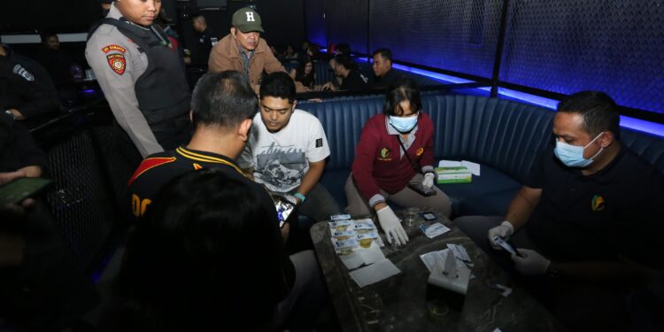 Polda Sumut Dan Tni Terus Gencarkan Razia THM, Tiga Pengunjung Golden Tiger Positif Narkoba