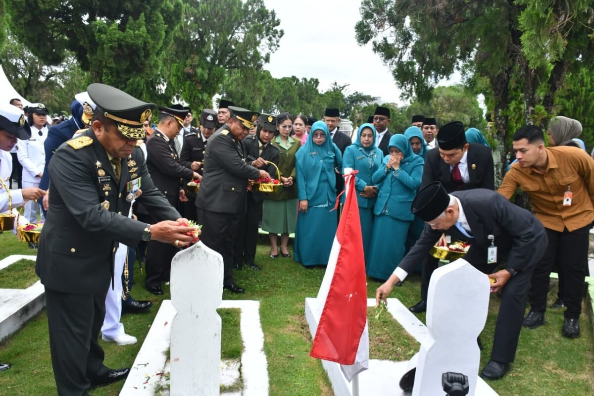 Kasdam I/BB Hadiri Upacara Ziarah Nasional Hari Pahlawan di TMP Sisingamangaraja Medan