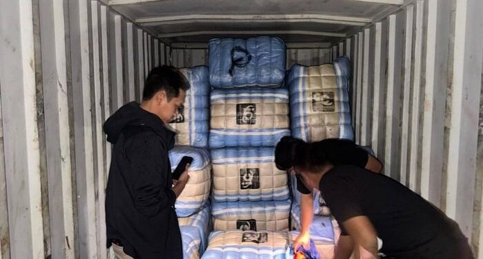 Polisi Bongkar Sindikat Balpres di Jakarta, 207 Bal Pakaian Bekas Impor Disita