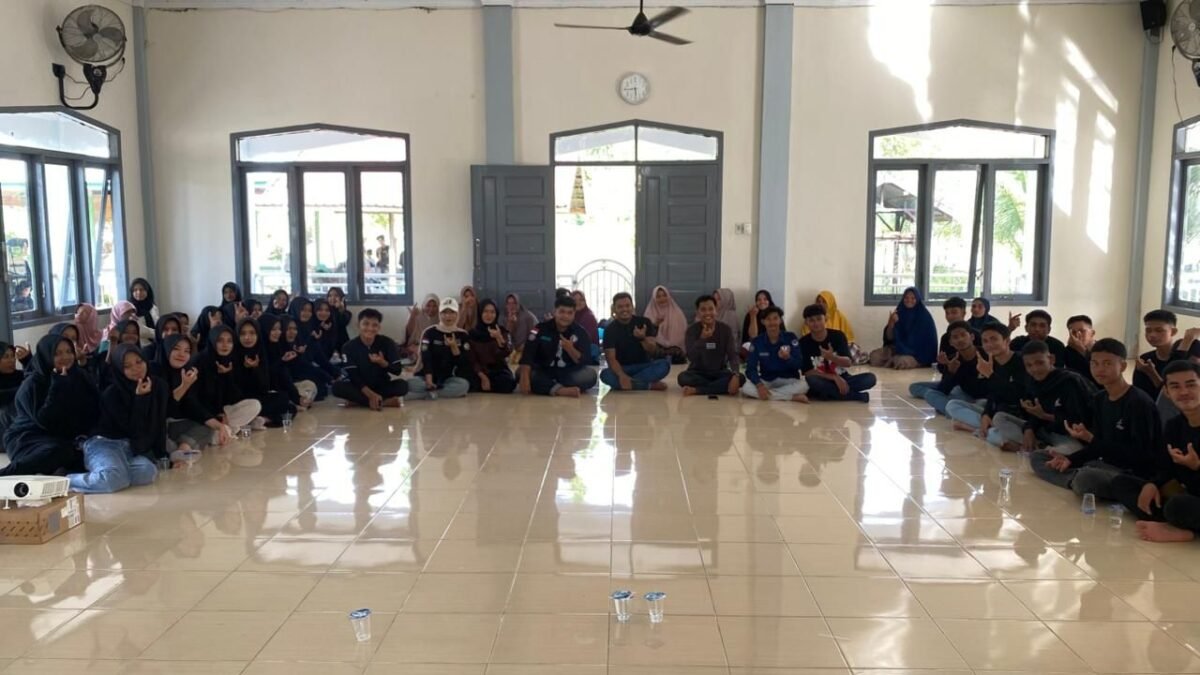 Mahasiswa Teknik USM Latih Masyarakat Pasie Jantang Buat Sabun Cuci Piring