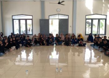 Mahasiswa Teknik USM Latih Masyarakat Pasie Jantang Buat Sabun Cuci Piring