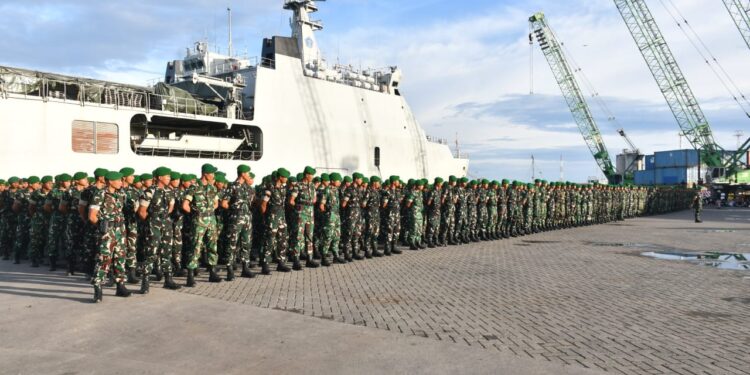 Kasdam I/BB Pimpin Upacara Penyambutan Personel Brigif dan Yon TP Tahap II di Dermaga Belawan