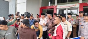 Pemerintah Daerah dan Masyarakat Sepakati Bersama Menolak Pengalihan Kapal Aceh Hebat 1