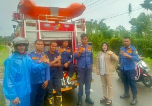 Anggota DPRK Simeulue Tinjau Lokasi Banjir di Desa Abail, Teupah Tengah