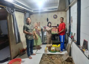 Eri Susanti Berikan Bantuan Kepada Korban Longsor di Kabupaten Simeulue