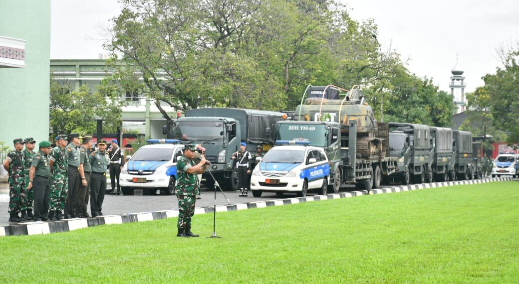TNI Berangkatkan 204 Personel Kodam I/BB untuk Membantu Bencana Alam Banjir di Sumut