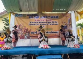 Peringatan Hari Guru di SMPN 2 Medan Berlangsung Meriah