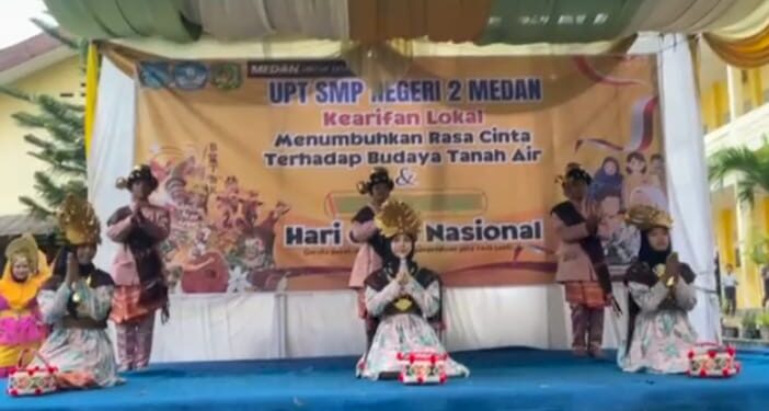 Peringatan Hari Guru di SMPN 2 Medan Berlangsung Meriah
