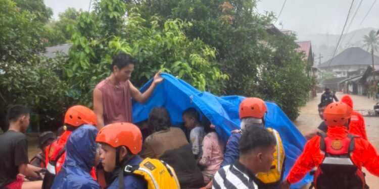 Korban Banjir Longsor di Sibolga Hari ke Dua Dievakuasi Tim SAR