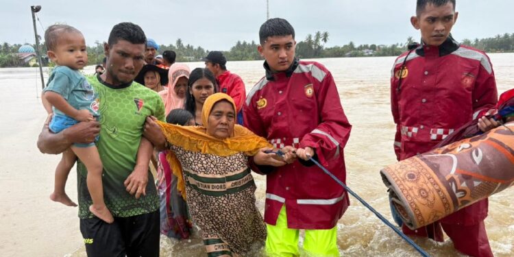 Polda Aceh Kerahkan Personel untuk Bantu Korban Banjir, Imbau Warga Tetap Waspada