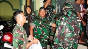 Kasdam I/BB Turun Langsung Meninjau Lokasi Banjir Serta Membagikan Sembako untuk Warga Terdampak. 