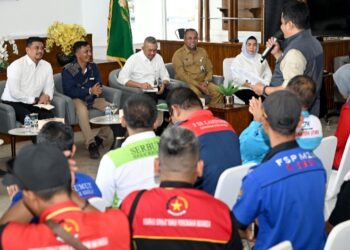 Kadis Ketenagakerjaan Dampingi Gubernur Bobby Nasution Dukung Tuntutan Buruh