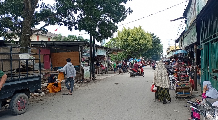 Screenshot_20251114_113110_Gallery-1 Pembongkaran PKL Pasar III Tembung Diduga Tebang Pilih, Pedagang: Kami Selalu Bayar!