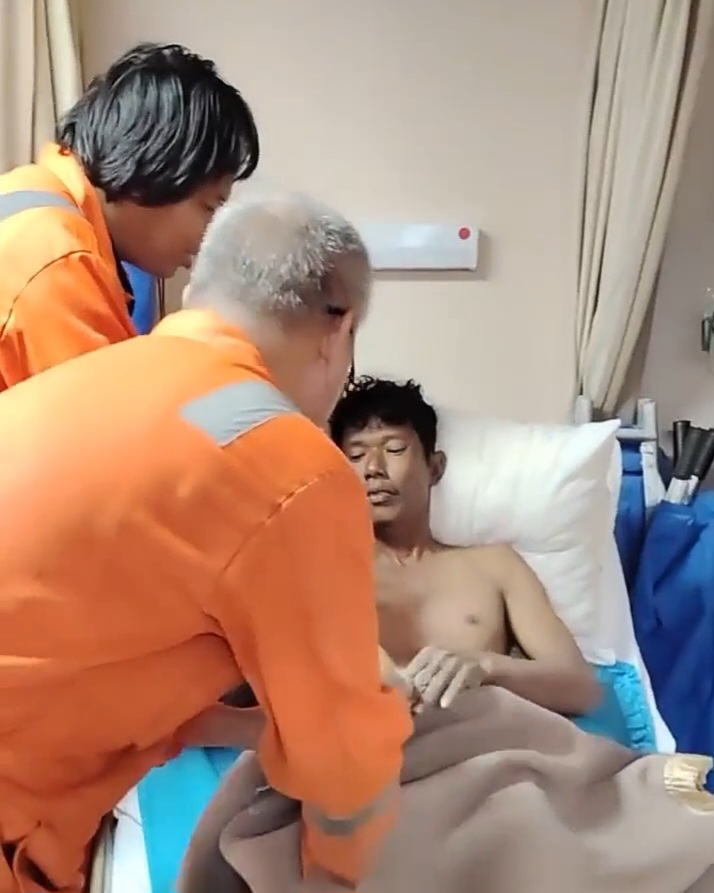 Screenshot_20251126_021015_WhatsApp Satu Nelayan Paluh Sibaji Selamat di Lautan Malaysia Empat Korban Hilang Belum Ditemukan