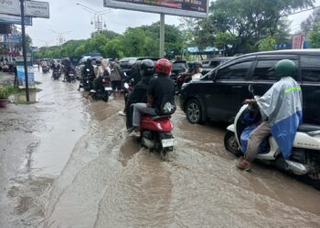 Sejumlah Titik di Banda Aceh Alami Kemacetan Parah akibat Genangan Air