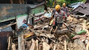 Tim K9 Polri Temukan Mayat Perempuan di Bawah Puing Kayu Depan Gereja GKPA Huta Godang