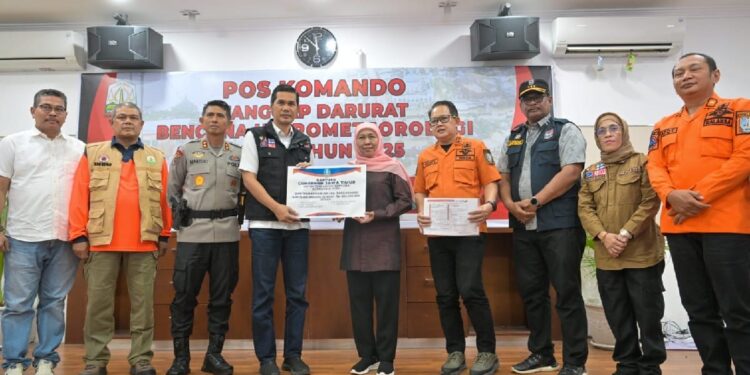 Gubernur Jawa Timur Serahkan Bantuan Rp3,8 Miliar untuk Aceh