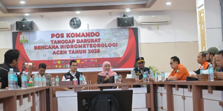 Gubernur Jawa Timur Serahkan Bantuan Rp3,8 Miliar untuk Aceh