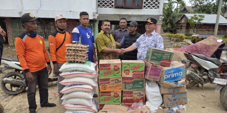 Senator Azhari Cage Sepekan Gerilya Salurkan Bantuan untuk Korban Banjir Aceh