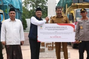 Gubernur Mualem Terima Bantuan Logistik Kemensos Rp9 M untuk Penanganan Banjir dan Longsor Aceh