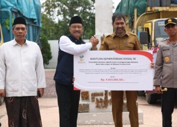 Gubernur Mualem Terima Bantuan Logistik Kemensos Rp9 M untuk Penanganan Banjir dan Longsor Aceh