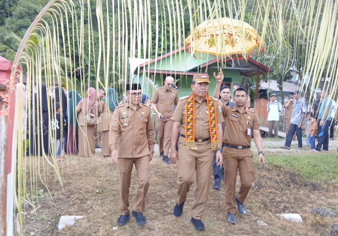 Kunker Bupati Simeulue, Masyarakat Desa Salur Latun Menaruh Harapan Besar atas Jalan Puluhan Tahun Belum Diaspal