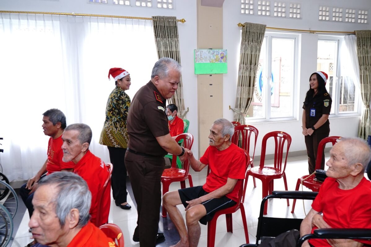 Sambut Hari Natal 2025, Kejaksaan Tinggi Sumatera Utara Berikan Bantuan Di Tiga Lokasi Secara Serentak