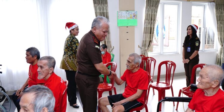 Sambut Hari Natal 2025, Kejaksaan Tinggi Sumatera Utara Berikan Bantuan Di Tiga Lokasi Secara Serentak