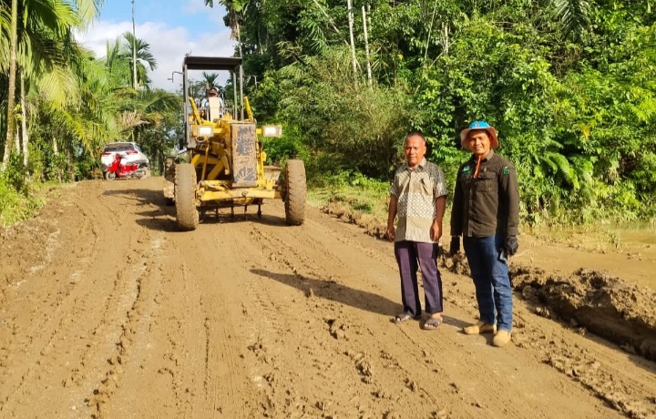 Notes_251202_152716_7d8 PUPR Aceh Barat Kerahkan Alat Berat untuk Pulihkan Akses Jalan Pascabanjir