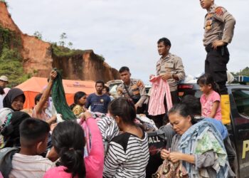 Polres Tapteng Salurkan Bantuan Logistik ke Kecamatan Tukka Pascabencana