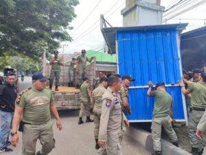 Satpol PP WH Banda Aceh Tertibkan Kios di Simpang Keudah