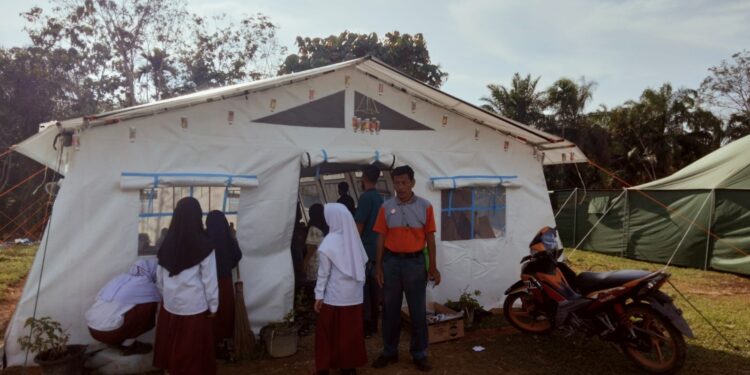 SDN Babo Aceh Tamiang Belajar di Tenda Darurat