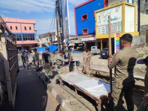 Satpol PP WH Banda Aceh Tertibkan PKL Musiman di Jembatan Peunayong