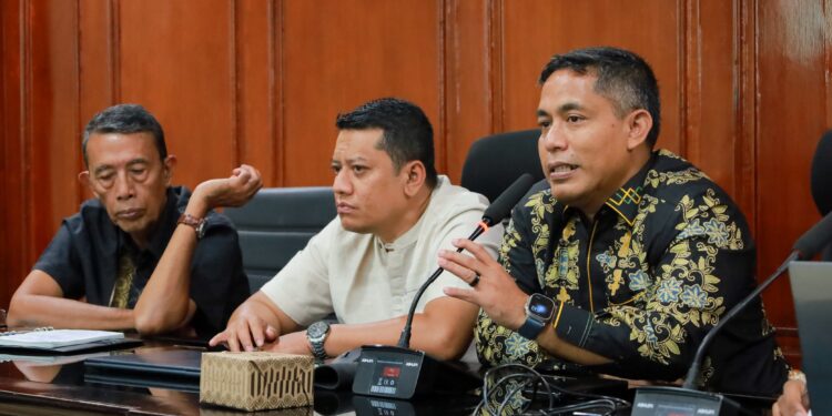Rapat penyusunan R3P pascabencana Aceh Barat di Bappeda dipimpin Plt Sekda Kurdi