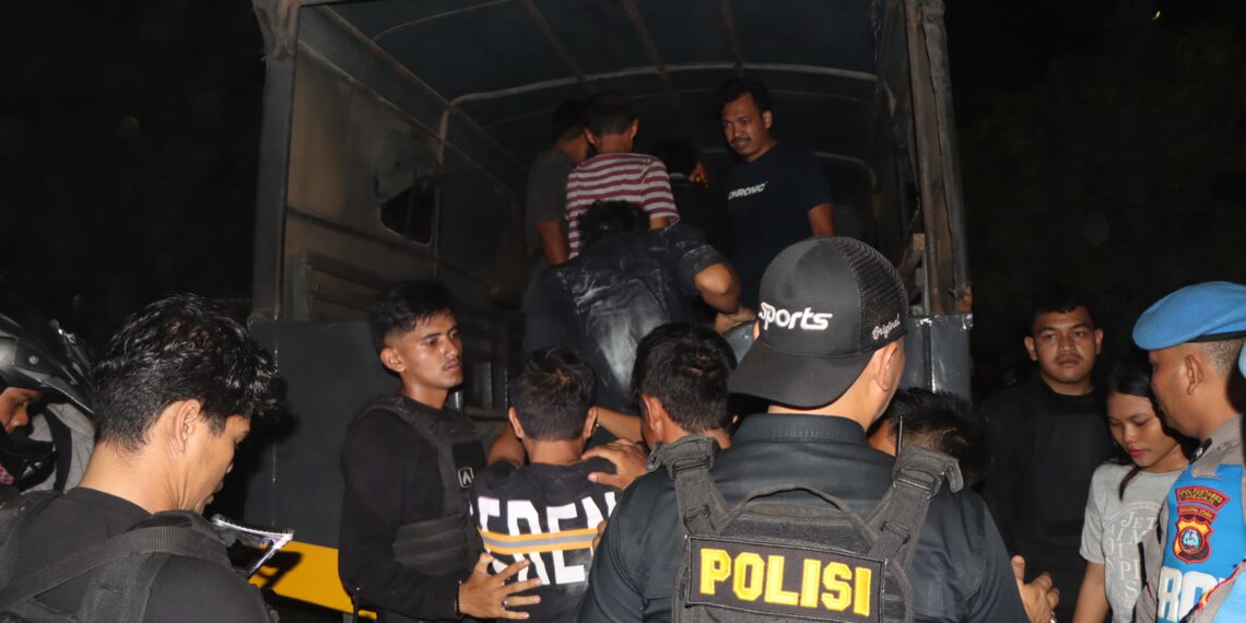 Polrestabes Medan Gerebek Sarang Narkoba dan Judi Online di Jermal VII, 8 Orang Diboyong