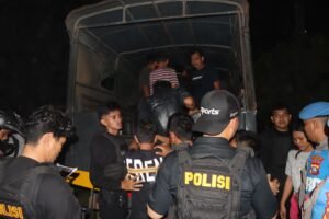 Polrestabes Medan Gerebek Sarang Narkoba dan Judi Online di Jermal VII, 8 Orang Diboyong