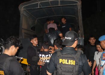 Polrestabes Medan Gerebek Sarang Narkoba dan Judi Online di Jermal VII, 8 Orang Diboyong