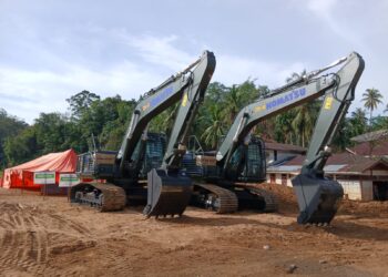 Alat Berat TNI AD Terus Beroperasi Pulihkan Infrastruktur Pascabencana Banjir dan Tanah Longsor