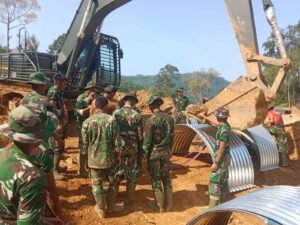 Satgas Gulbencal Kodam I/BB Mulai Pembangunan Jembatan Armco Titik Kedua di Desa Mela Dolok