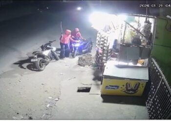 Aksi Begal Ancam Korban Dengan Klewang Resahkan Warga di Medan Tembung