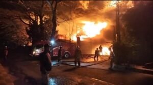 Kebakaran di Brayan Medan Barat Terekam Vidio Amatir Warga 