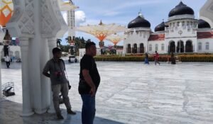 Dampak Digitalisasi: Penghasilan Fotografer Masjid Raya Baiturrahman Kian Tergerus