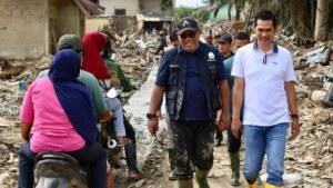 Sekda Aceh Tinjau Gotong Royong ASN Bersihkan Sekolah Terdampak Banjir di Aceh Tamiang