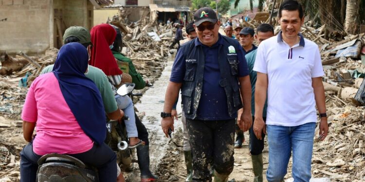 Sekda Aceh Tinjau Gotong Royong ASN Bersihkan Sekolah Terdampak Banjir di Aceh Tamiang