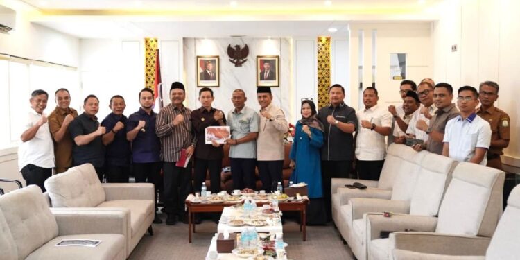 Pemkab Aceh Barat dan DPRK Audiensi ke DPRA, Perjuangkan Anggaran RS Regional Meulaboh